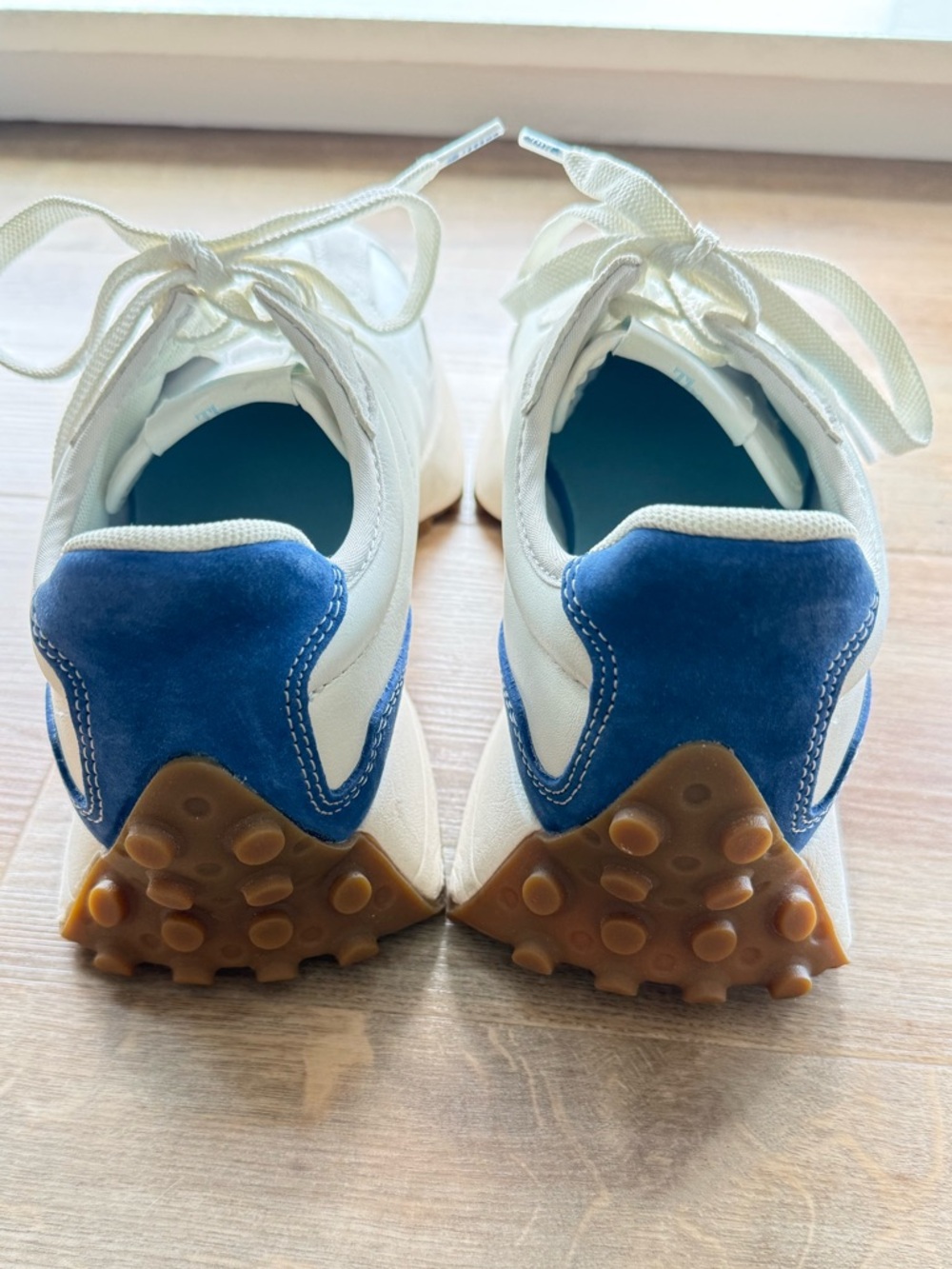 New Balance Staud 327 collab Sea Salt and blue Men's 9/42.5 Women’s 10.5 EUC - Picture 3 of 8